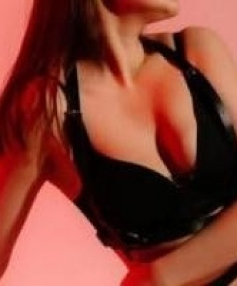 Соблазнительная дама не прочь подарить тебе незабываемые моменты наслаждения и удовольствия. Приезжай ко мне и погрузимся в мир сексуальных фантазий вдвоем. 5454, 21 год